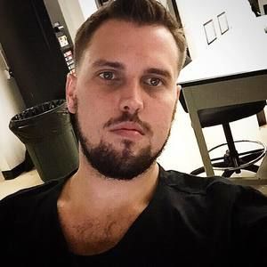 Meet your Posher, Levi